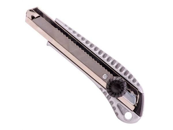 Нож с ломающимся лезвием 18мм, с металлической направляющей, противоскользящий корпус, с винтовой фиксацией лезвия. INTERTOOL